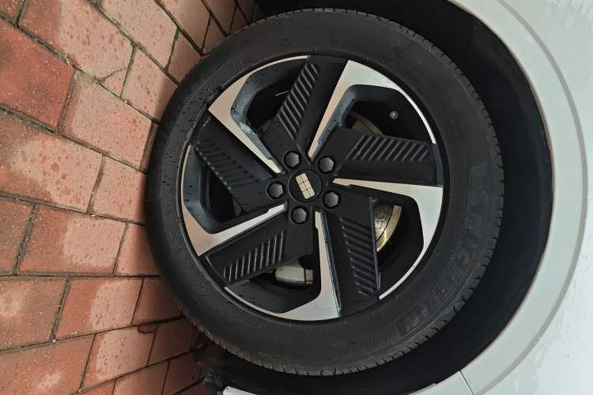 Used Geely Galaxy L6 2024 125km PLUS Dragon Edition Right Front Wheel Hub
