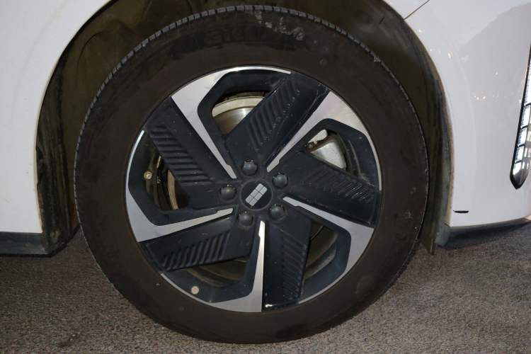 Used Geely Galaxy L6 2024 125km PLUS Dragon Edition Right Front Wheel Hub
