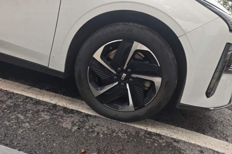 Used Geely Galaxy L6 2024 125km PLUS Dragon Edition Right Front Wheel Hub