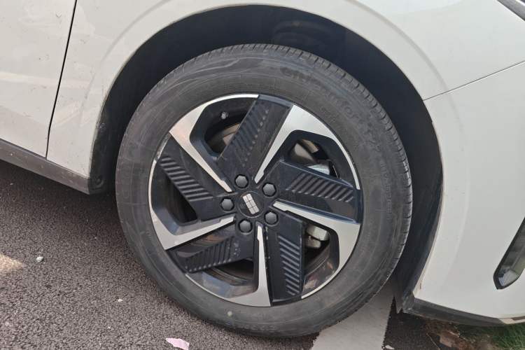 Used Geely Galaxy L6 2024 125km PLUS Dragon Edition Right Front Wheel Hub