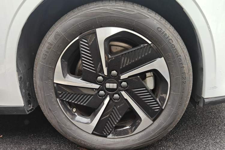 Used Geely Galaxy L6 2024 125km PLUS Dragon Edition Right Front Wheel Hub