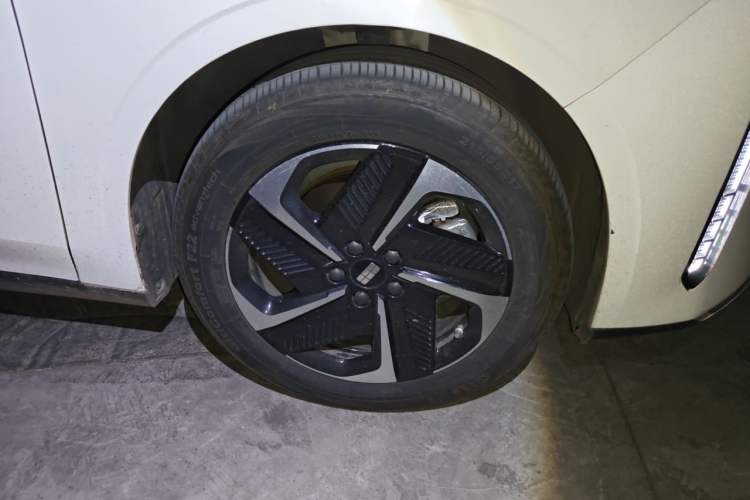 Used Geely Galaxy L6 2024 125km PLUS Dragon Edition Right Front Wheel Hub