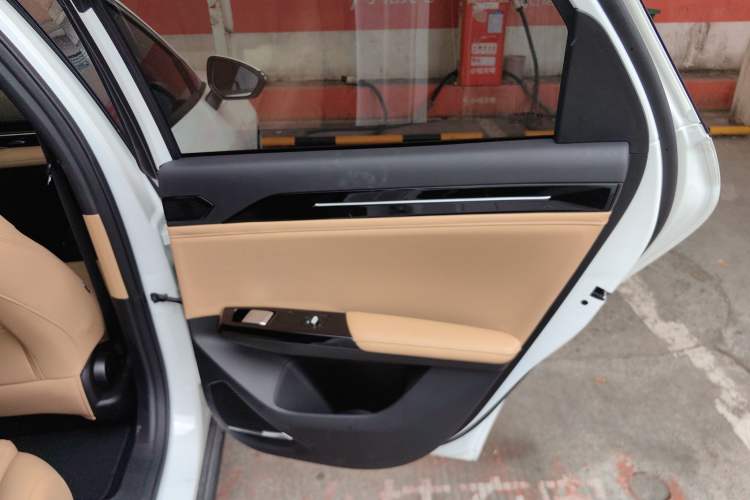 Used Geely Galaxy L6 2024 125km PLUS Dragon Edition Right Rear Door Interior