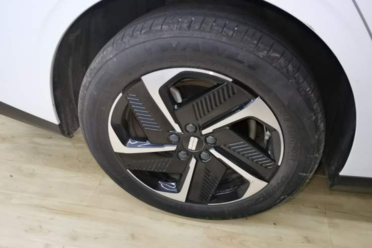 Used Geely Galaxy L6 2024 125km PLUS Dragon Edition Right Rear Wheel Hub