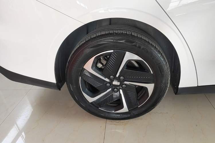 Used Geely Galaxy L6 2024 125km PLUS Dragon Edition Right Rear Wheel Hub