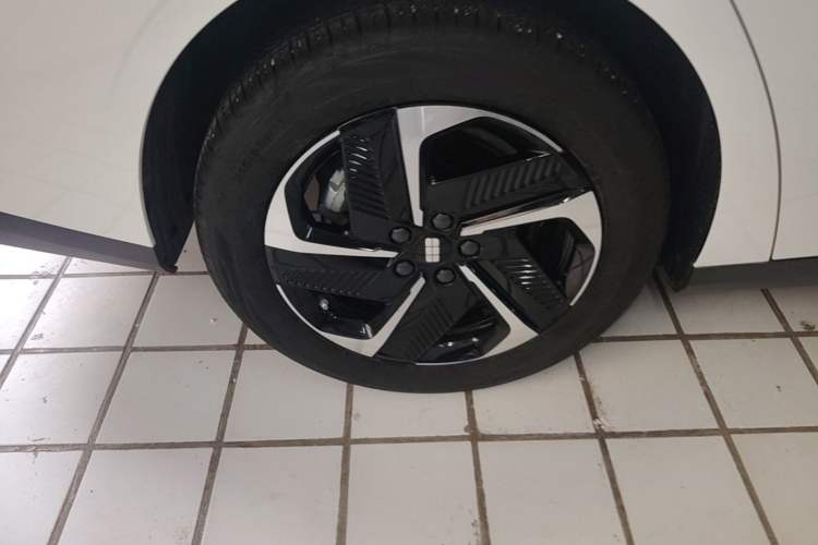 Used Geely Galaxy L6 2024 60km PLUS Dragon Edition Right Rear Wheel Hub