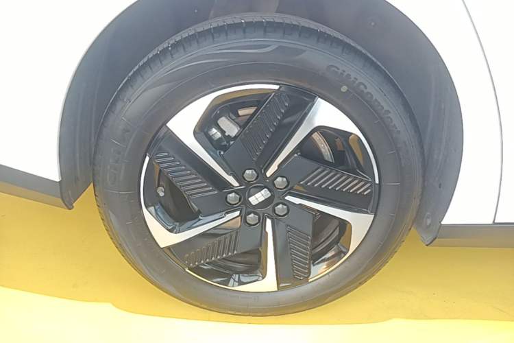 Used Geely Galaxy L6 2024 125km PLUS Dragon Edition Right Rear Wheel Hub