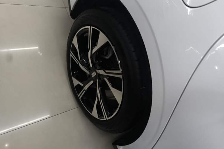 Used Geely Galaxy L6 2024 125km Creative Edition Right Rear Wheel Hub
