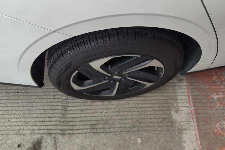 Used Geely Galaxy L6 2024 125km PLUS Dragon Edition Right Rear Wheel Hub