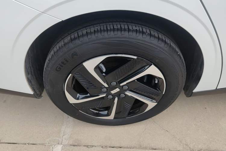 Used Geely Galaxy L6 2024 125km PLUS Dragon Edition Right Rear Wheel Hub