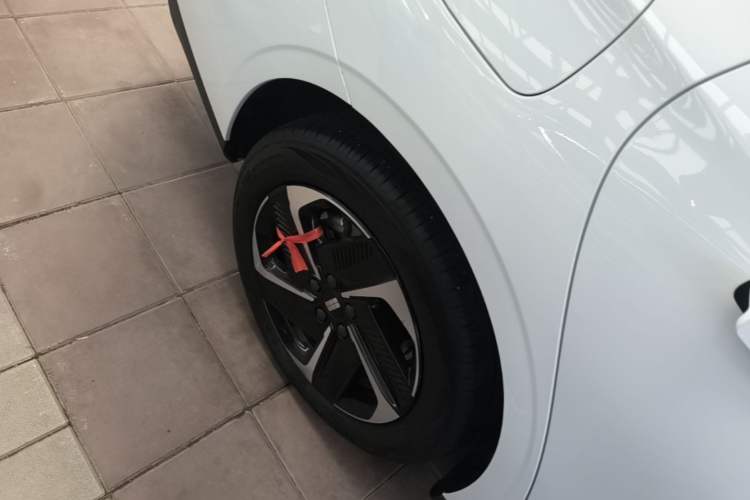 Used Geely Galaxy L6 2024 125km PLUS Dragon Edition Right Rear Wheel Hub