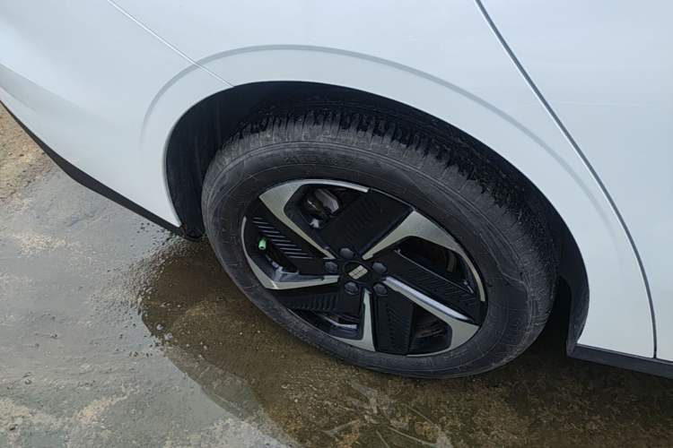 Used Geely Galaxy L6 2024 60km PLUS Dragon Edition Right Rear Wheel Hub