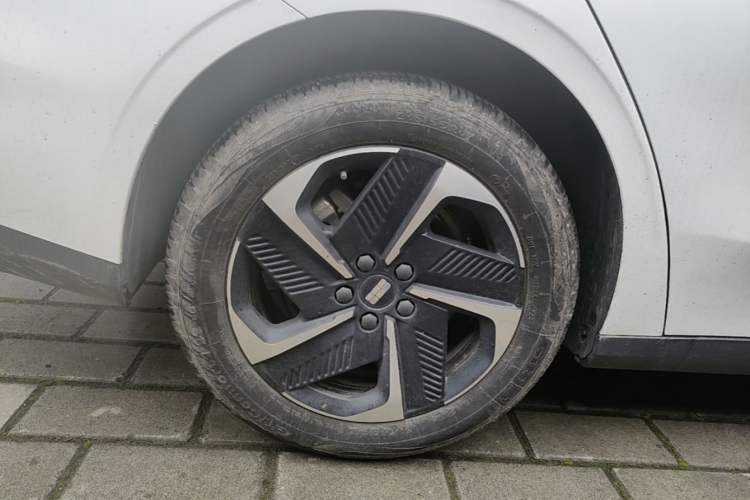 Used Geely Galaxy L6 2024 125km PLUS Dragon Edition Right Rear Wheel Hub