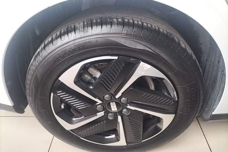 Used Geely Galaxy L6 2024 125km PLUS Dragon Edition Right Rear Wheel Hub
