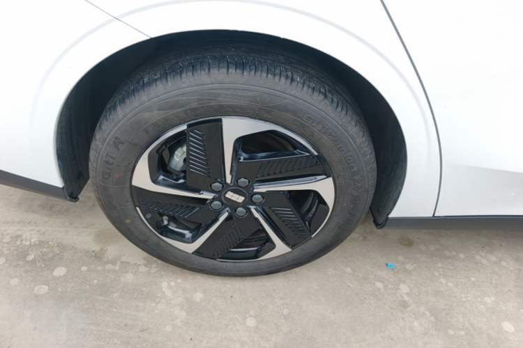 Used Geely Galaxy L6 2024 125km PLUS Dragon Edition Right Rear Wheel Hub