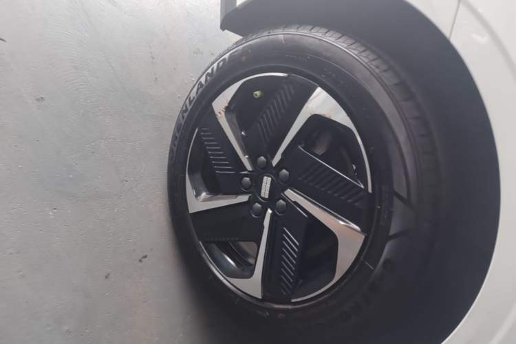 Used Geely Galaxy L6 2024 125km PLUS Dragon Edition Right Rear Wheel Hub