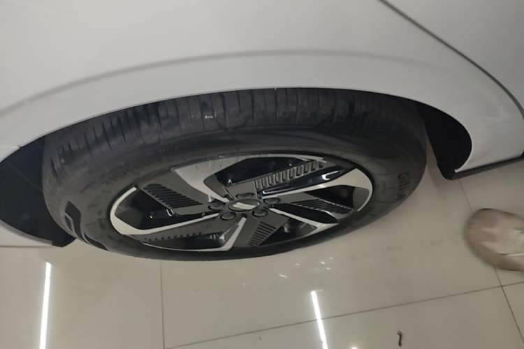 Used Geely Galaxy L6 2024 125km PLUS Dragon Edition Right Rear Wheel Hub