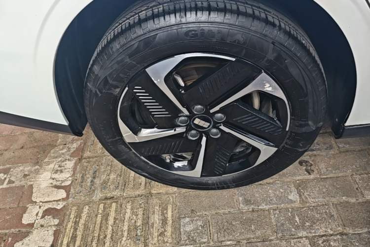 Used Geely Galaxy L6 2024 125km PLUS Dragon Edition Right Rear Wheel Hub