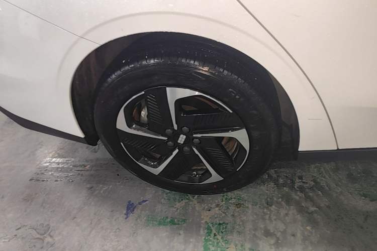 Used Geely Galaxy L6 2024 125km PLUS Dragon Edition Right Rear Wheel Hub