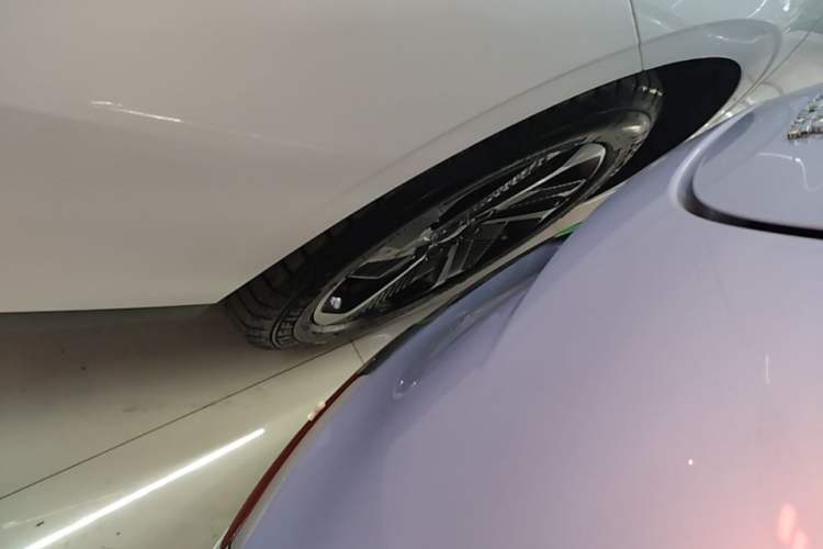 Used Geely Galaxy L6 2024 125km PLUS Dragon Edition Right Rear Wheel Hub