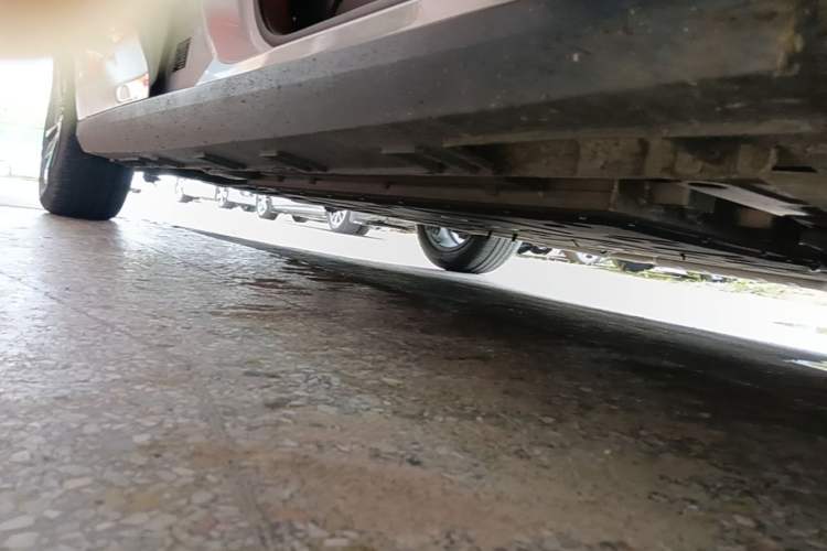 Used Geely Galaxy L6 2024 125km PLUS Dragon Edition Right Side Sill