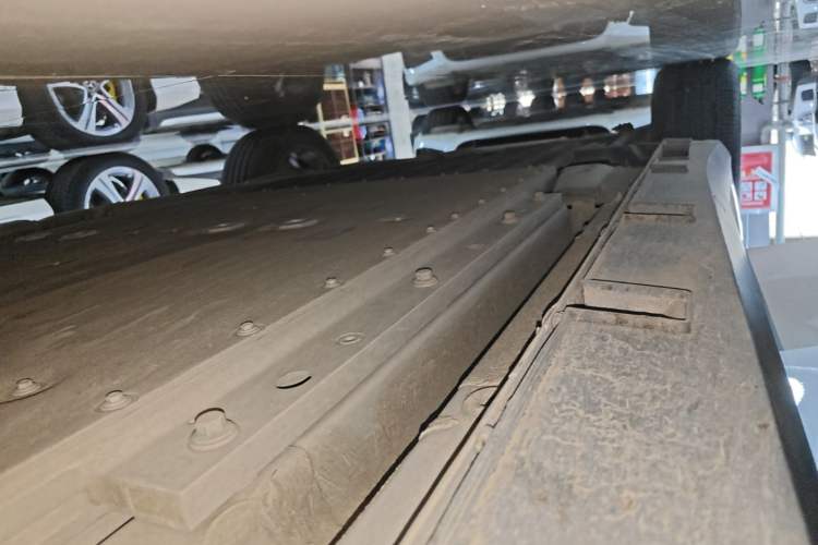 Used Geely Galaxy L6 2024 125km PLUS Dragon Edition Right Side Sill