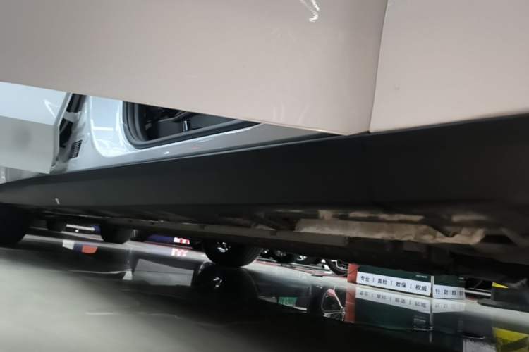 Used Geely Galaxy L6 2024 125km Creative Edition Right Side Sill