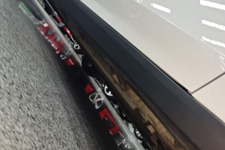Used Geely Galaxy L6 2024 125km PLUS Dragon Edition Right Side Sill