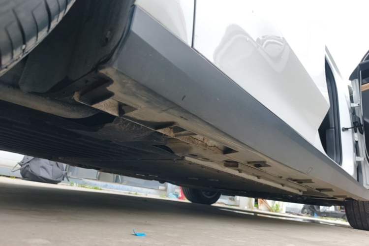 Used Geely Galaxy L6 2024 125km PLUS Dragon Edition Right Side Sill