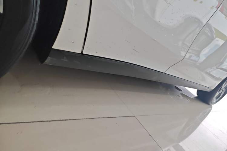 Used Geely Galaxy L6 2024 125km PLUS Dragon Edition Right Side Sill