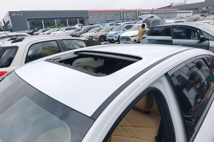 Used Geely Galaxy L6 2024 125km PLUS Dragon Edition Roof