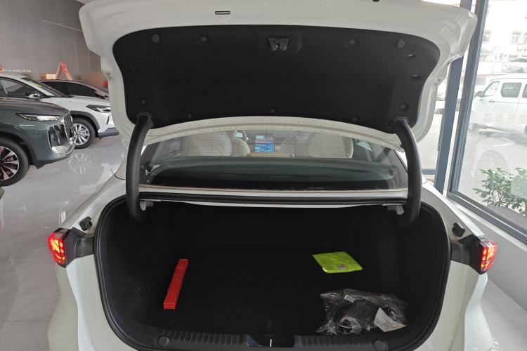 Used Geely Galaxy L6 2024 125km PLUS Dragon Edition Trunk