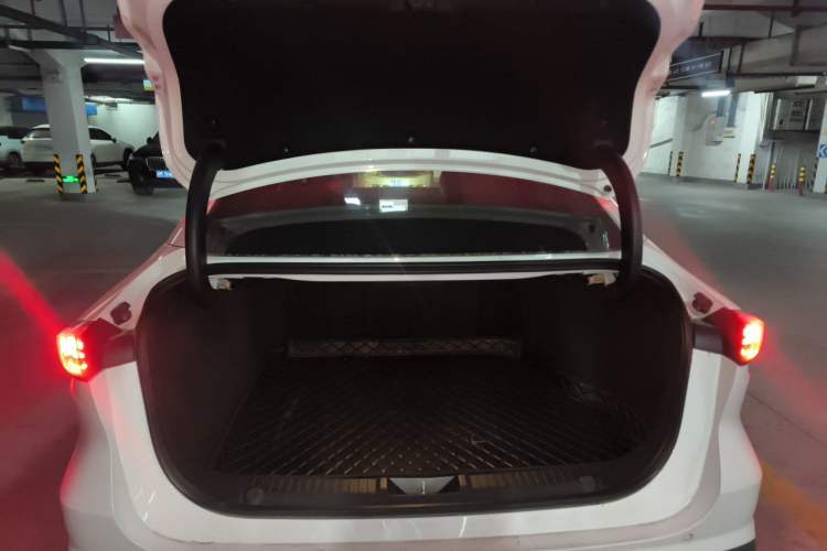 Used Geely Galaxy L6 2024 125km PLUS Dragon Edition Trunk