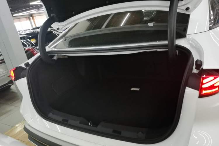 Used Geely Galaxy L6 2024 125km PLUS Dragon Edition Trunk