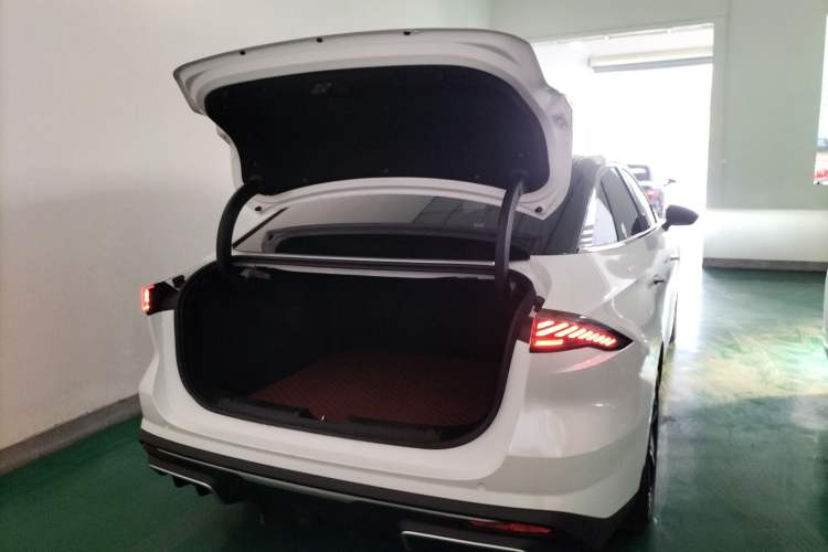 Used Geely Galaxy L6 2024 125km PLUS Dragon Edition Trunk