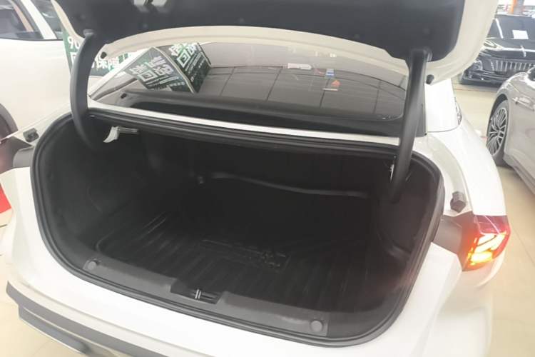 Used Geely Galaxy L6 2024 125km Creative Edition Trunk