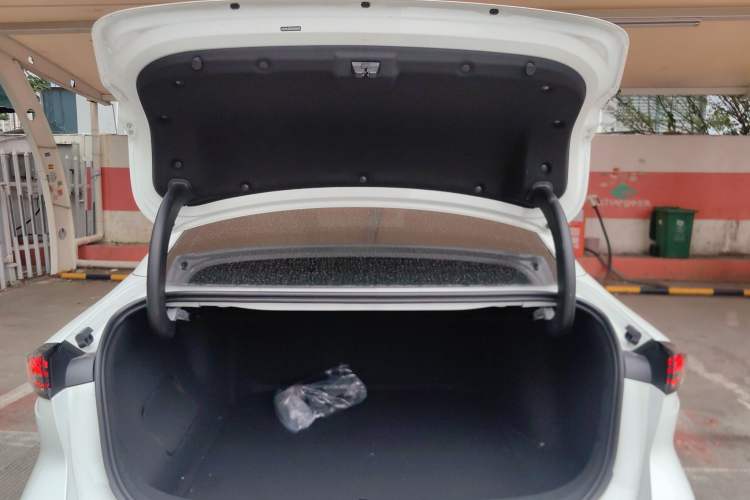 Used Geely Galaxy L6 2024 125km PLUS Dragon Edition Trunk