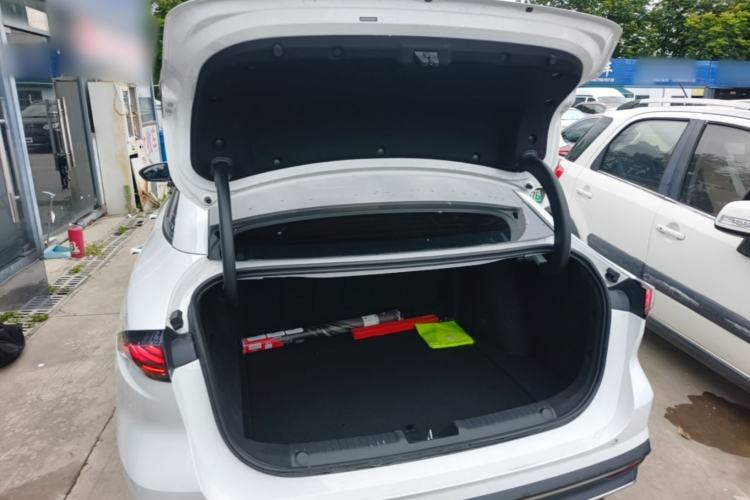Used Geely Galaxy L6 2024 125km PLUS Dragon Edition Trunk