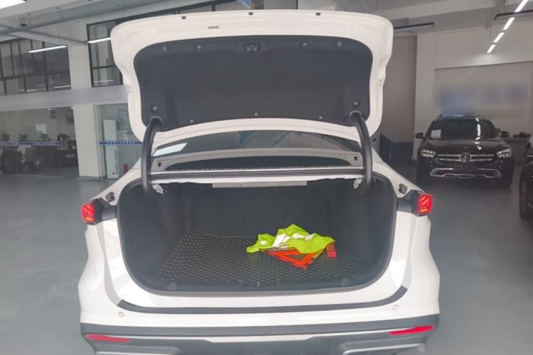 Used Geely Galaxy L6 2024 125km PLUS Dragon Edition Trunk