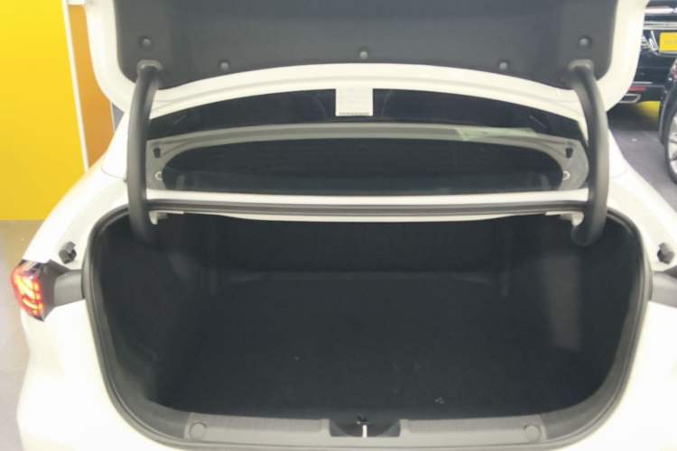 Used Geely Galaxy L6 2024 125km PLUS Dragon Edition Trunk