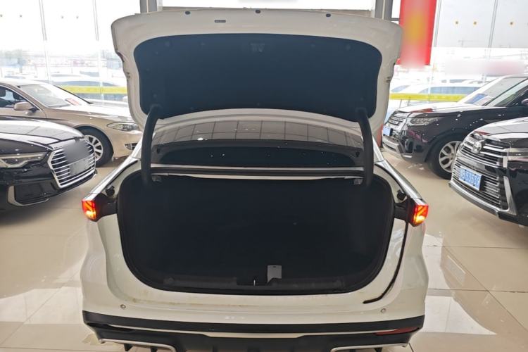 Used Geely Galaxy L6 2024 125km PLUS Dragon Edition Trunk