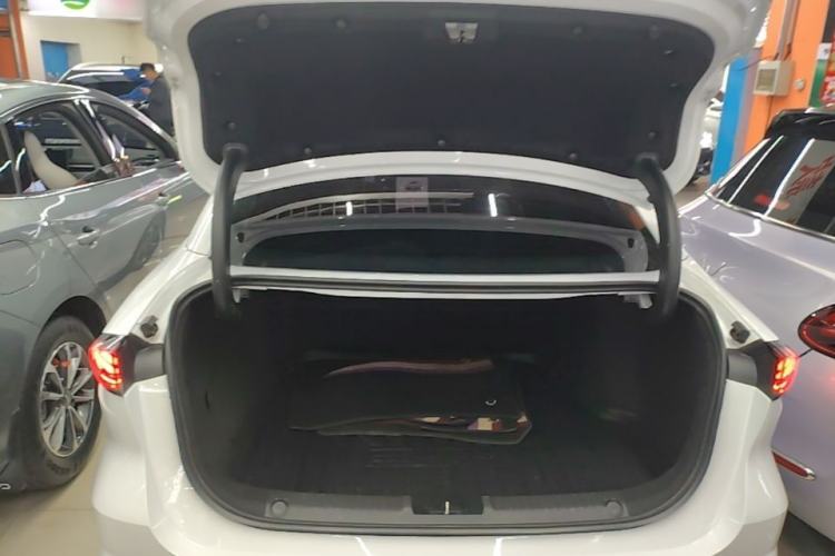 Used Geely Galaxy L6 2024 125km PLUS Dragon Edition Trunk