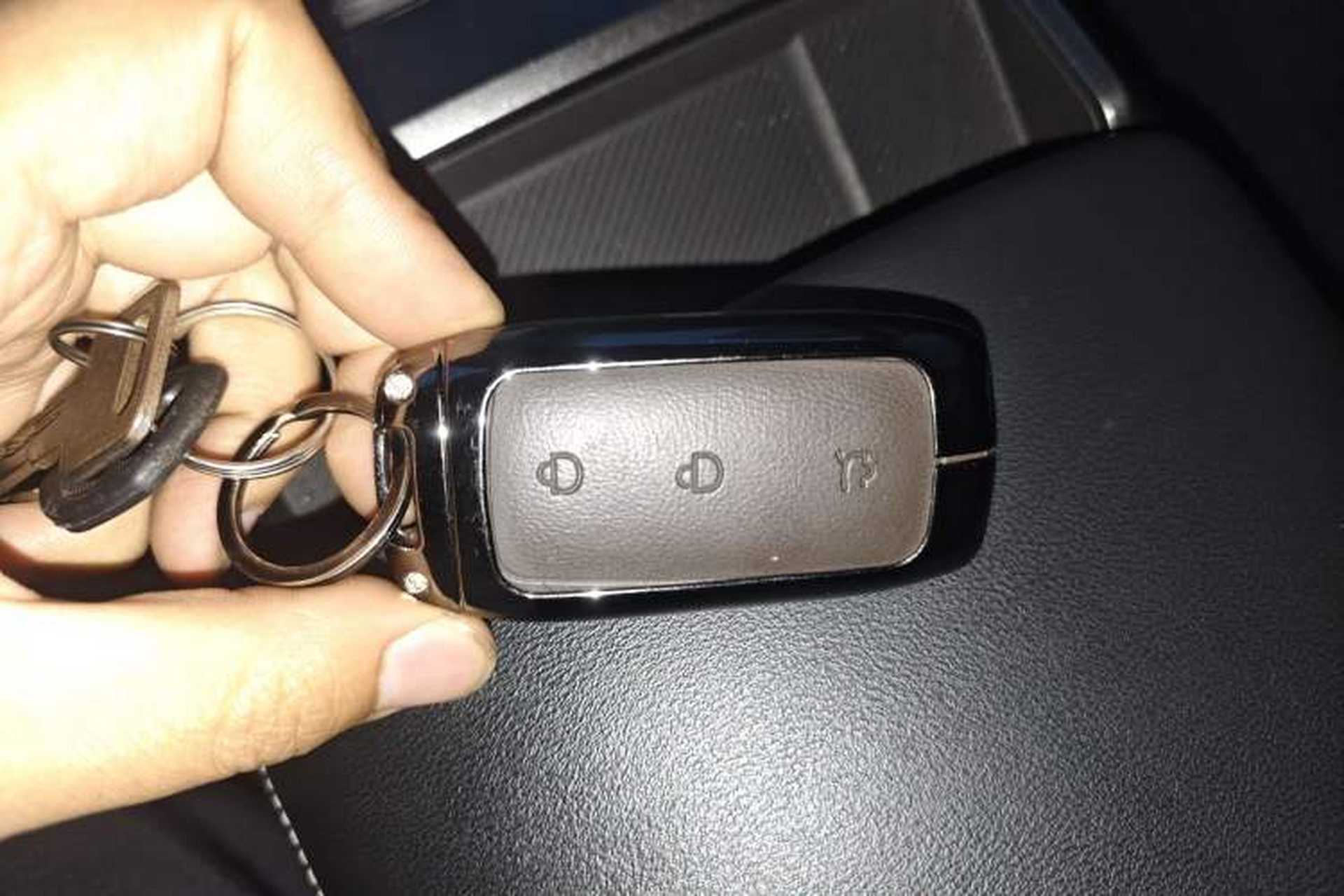 Used Geely Galaxy L6 2024 125km PLUS Dragon Edition Vehicle Key