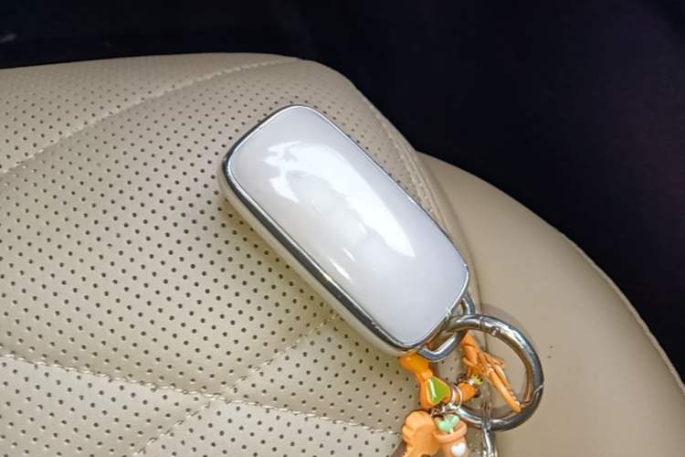 Used Geely Galaxy L6 2024 125km PLUS Dragon Edition Vehicle Key
