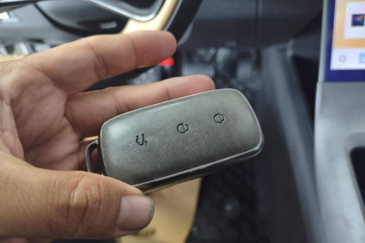 Used Geely Galaxy L6 2024 125km PLUS Dragon Edition Vehicle Key