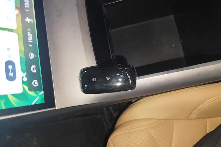 Used Geely Galaxy L6 2024 125km PLUS Dragon Edition Vehicle Key