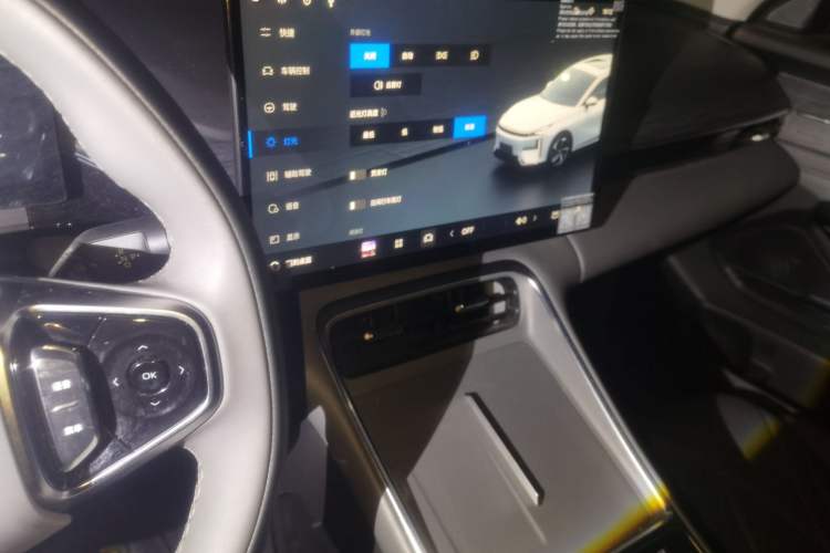 Used Geely Galaxy L6 2025 EM-i 140km Explorer+ Edition Audio And AC Panel