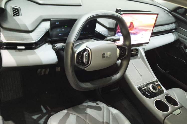Used Geely Galaxy L6 2025 EM-i 60km Launch Edition Center Console