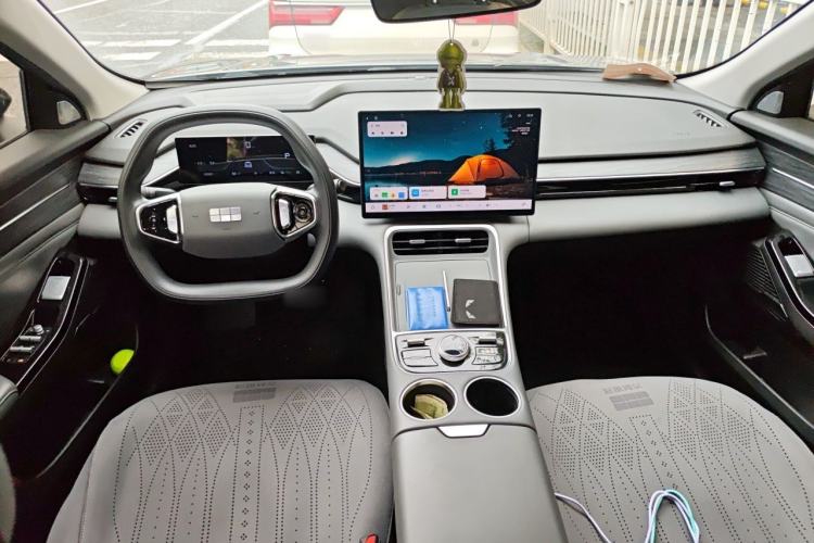 Used Geely Galaxy L6 2025 EM-i 60km Launch Edition Center Console