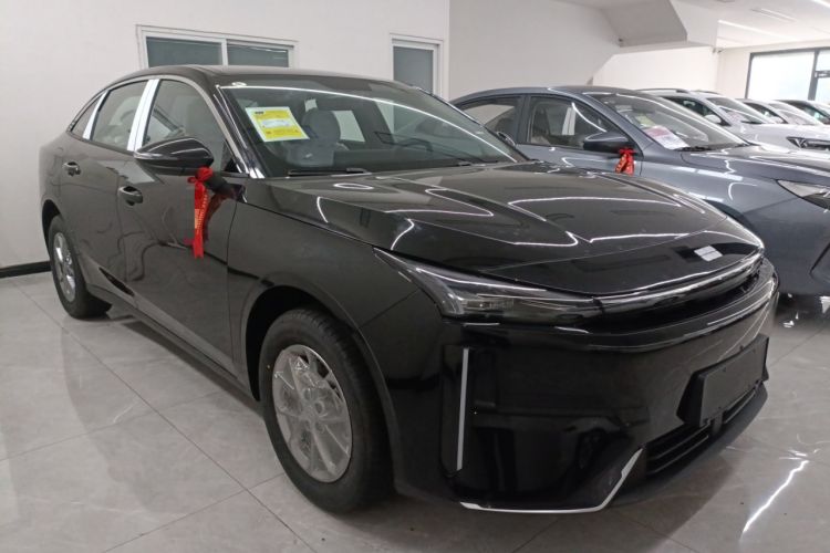 Used Geely Galaxy L6 2025 EM-i 60km Launch Edition Front Right 45 Deg